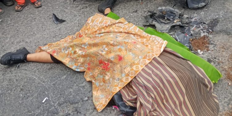 Gadis Muda Tewas Terlindas Truk Dijalan Berlubang Sendangrejo, Langkat