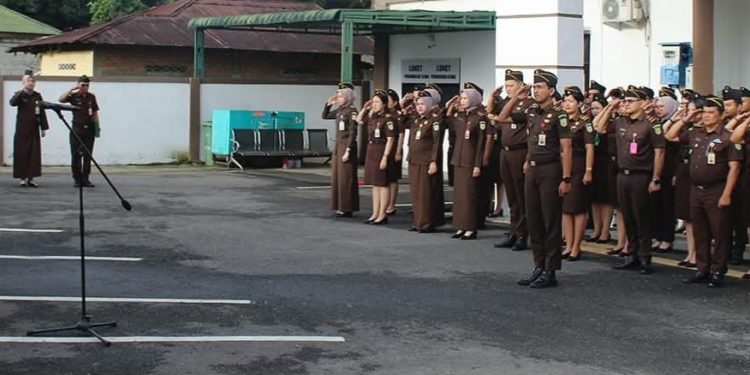 Disiplin Tak Bisa Ditawar: Apel Pagi Kejari Madina Tekankan Soliditas dan Integritas Aparatur