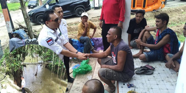 Sekda Doddy San Ismail Tinjau Pencarian Warga Pasbar Terseret Air Bah di Simpang Alahan Mati