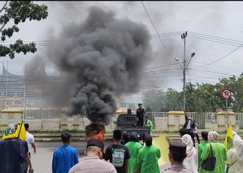 Mahasiswa “Kepung” Kantor Bupati, Janji Kampanye Dipertanyakan Ditahun Pertama Kepemimpinan