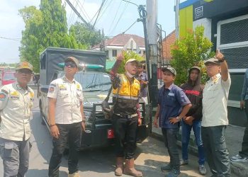 Kabel WiFi Melintang Terpasang Semrawut, Ancam Keselamatan Warga