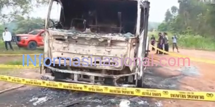 ‘Neraka’ Dijalinsum Langkat, Truk Bermuatan Puluhan Sepeda Motor Ludes Terbakar, Arus Lalin Macet Total