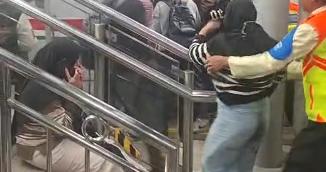 4 Tewas Direl Bekasi, Argo Bromo Anggrek Hantam KRL, Gerbong Wanita Luluh Lantak