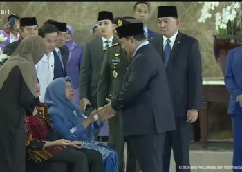 Presiden Prabowo Salami Keluarga 3 Prajurit TNI Gugur di Lebanon