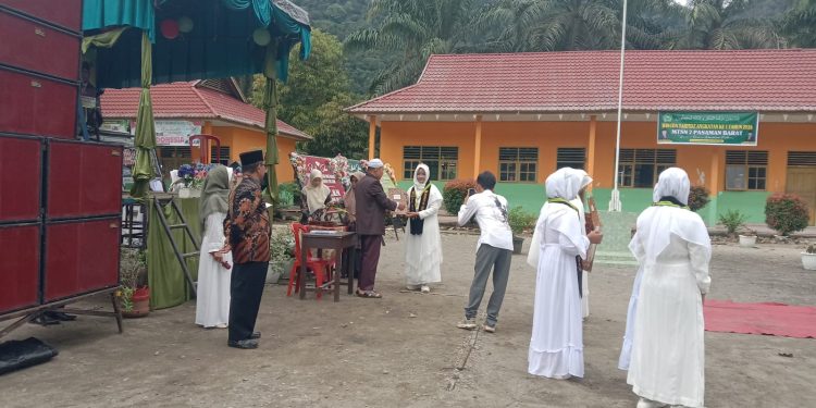 Anggota DPRD Pasaman Barat Motivasi Siswa MTsN 7 Sungai Aur