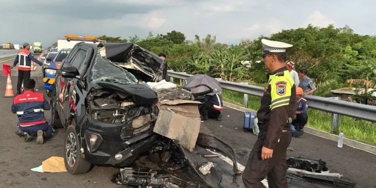 Mobil Anggota DPR Gus Hilman Ringsek di Tol Paspro, Dua Staf Tewas Seketika