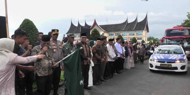 Tangis Haru Lepas 194 Jemaah Haji Pasaman Barat ke Tanah Suci