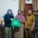 Wabup Madina Serahkan Bantuan Sembako kepada Petani di Sayurmatua