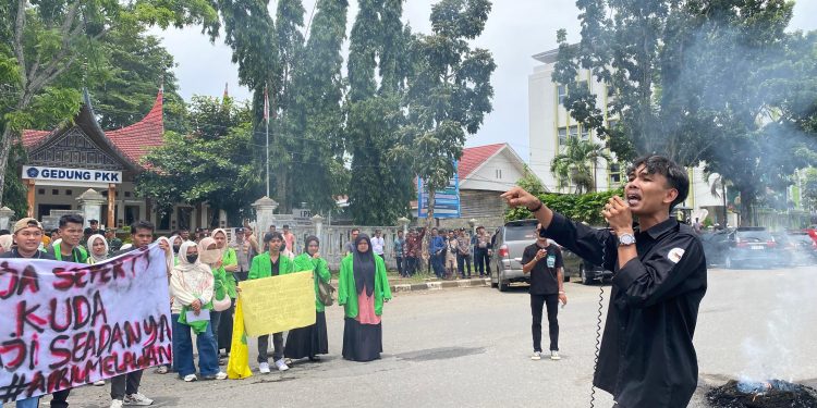 Jalan Rusak Picu Duka di Rura Patontang, AMPB Kritik Ketimpangan Pembangunan