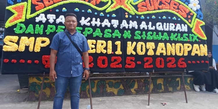 Direktur CV Sumber Batu Maraginda Hakim Alumni SMP N 1 Kotanopan Motivasi Siswa ke Sekolah Lanjutan