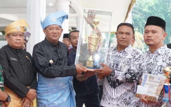 Dibawah Hujan Hardiknas, Syah Afandin Tegaskan Masa Depan Pendidikan Langkat
