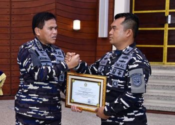 Berhasil Amankan Kedaulatan Perairan Indonesia,KASAL Berikan Penghargaan Kepada Kolonel Laut Rizki Purnama