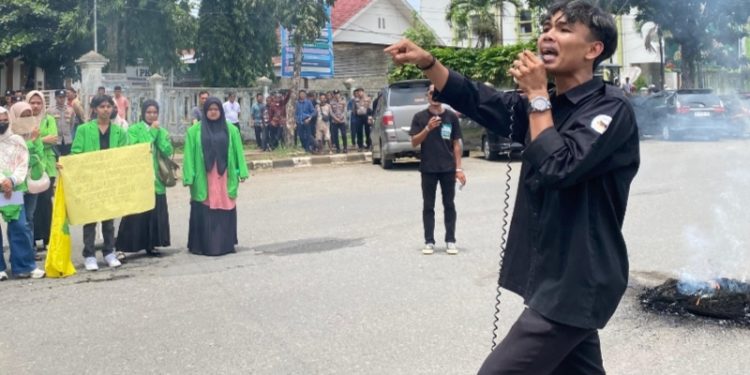 Jalan Rusak Picu Duka di Rura Patontang, AMPB Kritik Ketimpangan Pembangunan