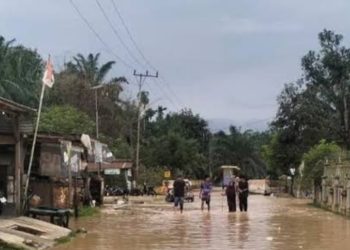 Banjir Genangi Bandar Tarutung Tapsel, Ratusan Warga Mengungsi, Sungai Batang Toru Meluap