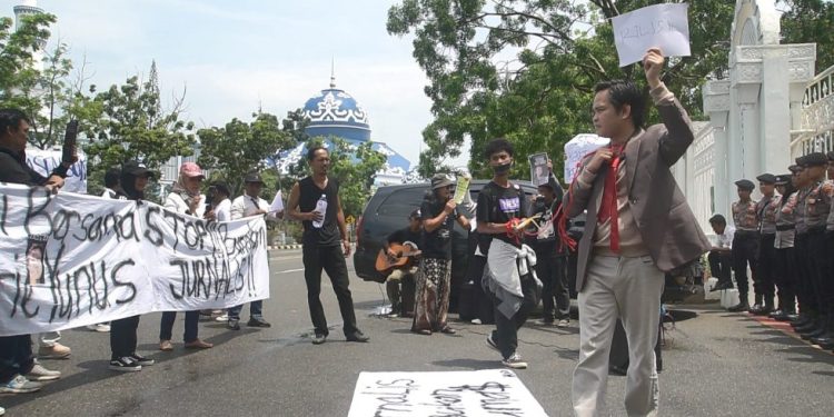 Dugaan Intimidasi Aparat Bayangi Aksi Jurnalis di Batam