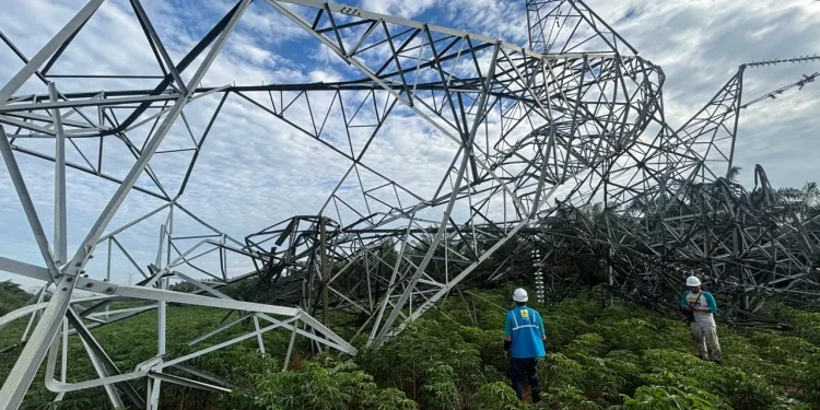 Diterjang Cuaca Ekstrem, 12 Tower Transmisi PLN di Sumut Roboh – Bengkok, Hercules Dikerahkan, Pemulihan Dikebut 24 Jam