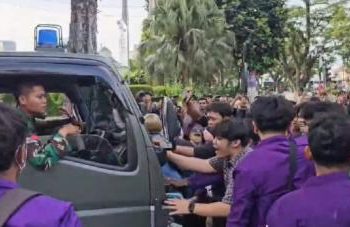 Demo Mahasiswa Medan Memanas, Truk TNI Diadang Massa; GMNI Soroti Ekspansi Peran Militer Diranah Sipil