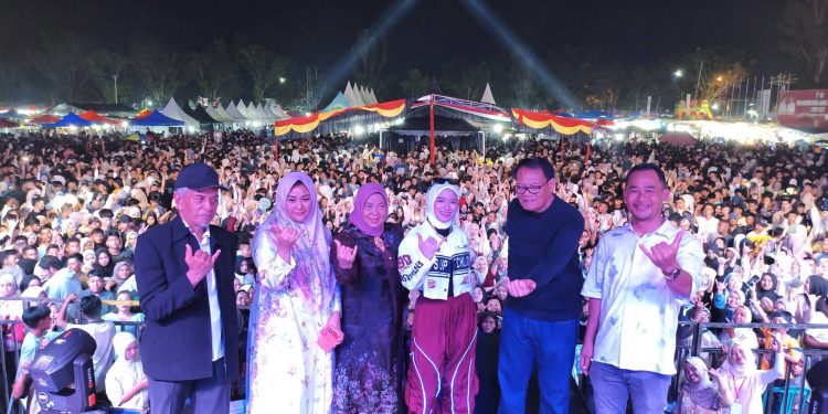 Lautan Manusia Padati Sumarak Pasa Ekraf 2026, Malam Pasbar Bergemuruh