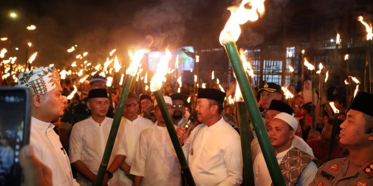 Bupati Madina dan FUI LepasPawai Obor Menyambutan Tahun Baru Hijriah 1448