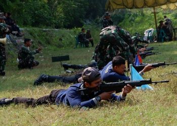Asah Kemampuan Petugas Lapas Kendal Latihan Menembak Bersama Kodiim 0715