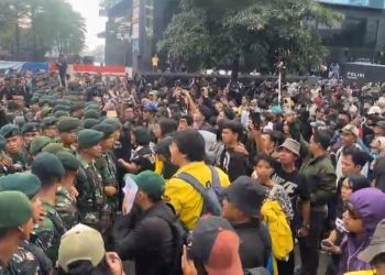 BEM UI Tak Turun, DPR dan Monas Tetap Dikepung Massa