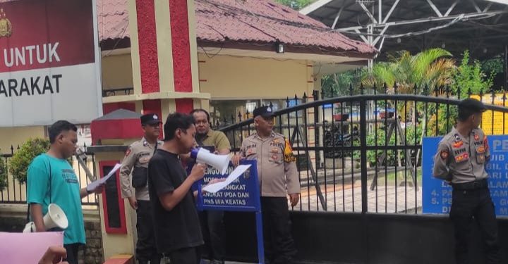 Diduga Mandek Berbulan-bulan, Aktivis Kepung Mapolres Langkat Pertanyakan Kasus Dinkes
