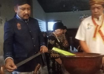 Merengkuh Berkah Malam Suro Mengupas Makna Spiritual Jamasan Pusaka Kabupaten Pemalang