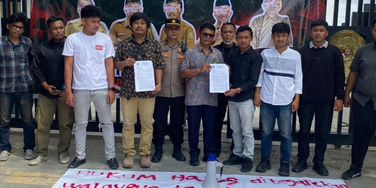 For-Pemda Langkat Kepung Pengadilan Tinggi Sumut, Desak Eks Pj Bupati Faisal Hasrimy Segera Diusut dalam Kasus Korupsi Smart Board Rp29 Miliar