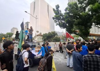 Demo Mahasiswa Kepung Kawasan Monas, Akses Menuju Gambir Ditutup, Soroti MBG hingga Supremasi Sipil