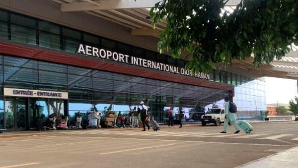 Kelompok Bersenjata Lancarkan Serangan di Bandara, 11 Tentara Tewas