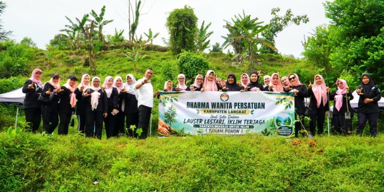 Ny. Endang Syah Afandin Ajak DWP Langkat Jadi Pelopor Pelestarian Lingkungan