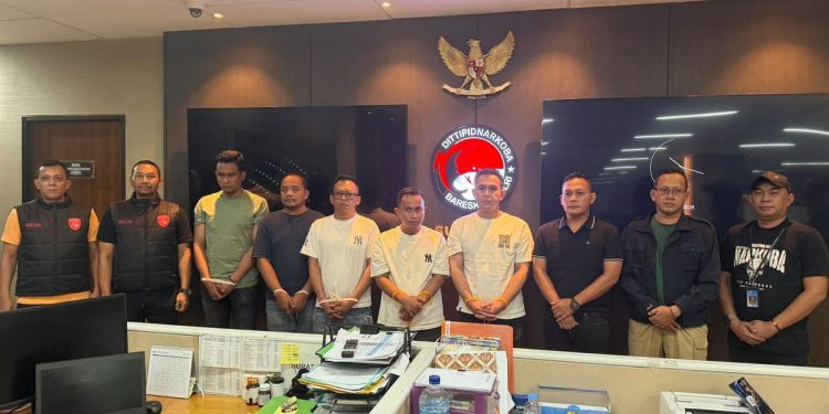 Terlibat Jaringan Narkoba, 8 Personil Polisi Ditangkap