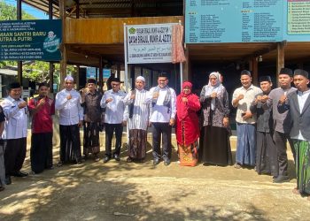 Kanwil Kemenag Aceh Serahkan Izin Operasional Dayah Sirajul Munir Al-Aziziyah