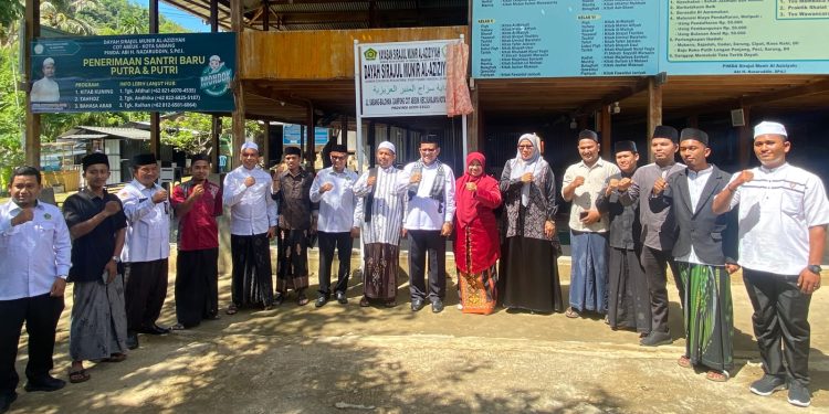 Kanwil Kemenag Aceh Serahkan Izin Operasional Dayah Sirajul Munir Al-Aziziyah