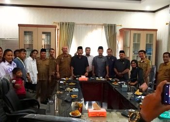 Komisi III DPRD Langkat – Camat Hinai Dukung Penolakan Pedagang tentang Rencana Pembangunan KDMP di Pasar Senin