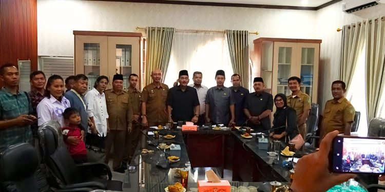 Komisi III DPRD Langkat – Camat Hinai Dukung Penolakan Pedagang tentang Rencana Pembangunan KDMP di Pasar Senin