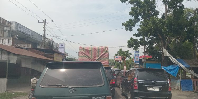 Antrian BBM Lumpuhkan Jalur Lintas Langkat–Aceh, Kemacetan Berjam-jam Picu Keluhan Warga dan Sopir