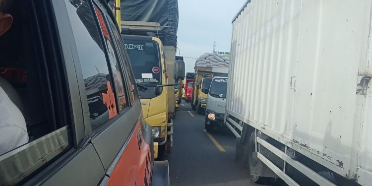Jalinsum Langkat Lumpuh Total! Antrean Kendaraan Mengular 13 Kilometer, Krisis BBM Picu Kemacetan Terparah