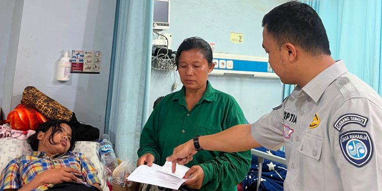 Jasa Raharja Labuhanbatu Santuni Korban Tertimpa Truk Sawit di Bilah Hilir