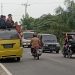 Nyawa Pelajar Dipertaruhkan, Angkot Angkut Siswa hingga Atas Atap Melintas di Jalinsum Langkat