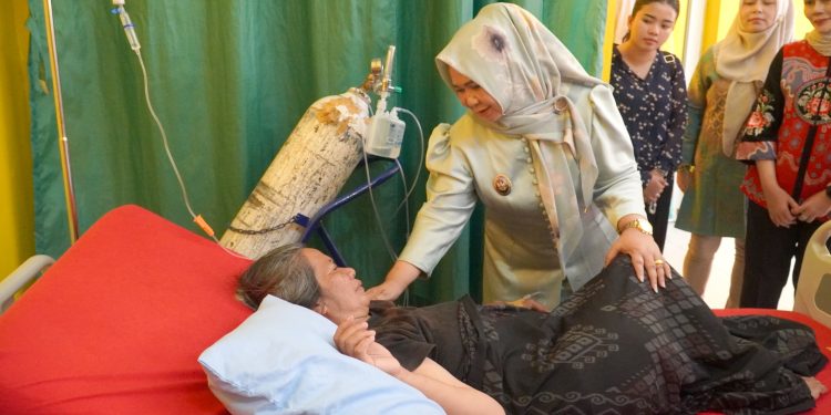 Plt Bupati Langkat Tiorita Sidak RSUD Tanjung Pura, Temukan Pegawai Belum Absen