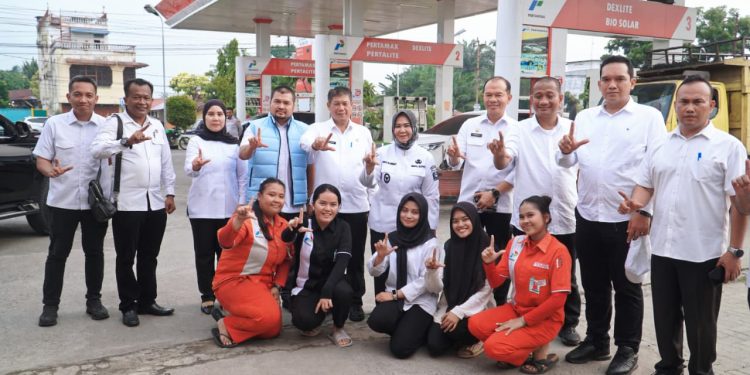 Plt Bupati Tiorita Tinjau Ketersediaan BBM di SPBU Stabat, Gerak Cepat Atasi Antrean BBM di Langkat