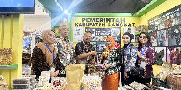 Plt. Bupati Tiorita Promosikan Produk Unggulan Langkat di APKASI Otonomi Expo 2026