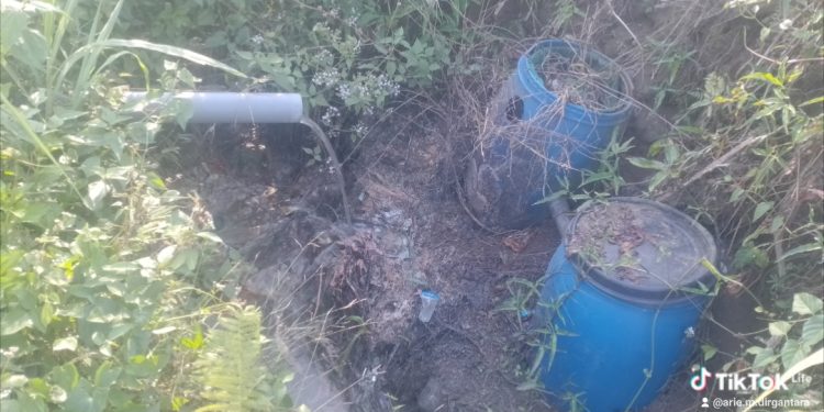 ​Warga Dijejali Bau Busuk Limbah, Aktivis Desak DLHK Segel Dapur SPPG di Bontobangun Bulukumba