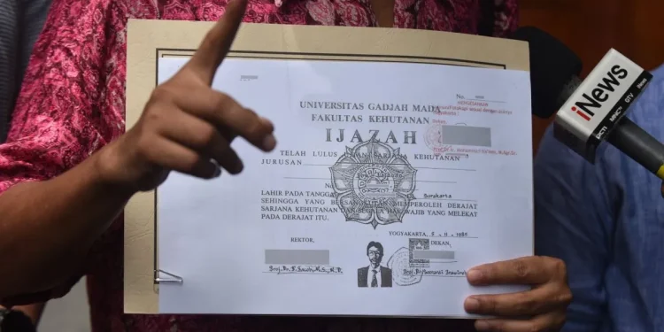 PTUN Tegaskan Putusan KIP, Keberatan UGM Ditolak: Dokumen Akademik Jokowi Tetap Dinyatakan Informasi Publik Terbuka