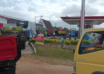 Kuota Solar Hanya 30 KL, Antrean Kendaraan Mengular di SPBU Saumlaki, Pengelola Desak BPH Migas Tambah Alokasi