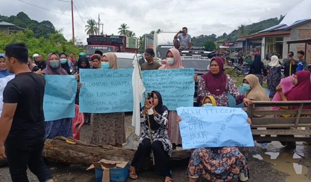 Ratusan Warga Blokir Jalan Nasional Aceh Tenggara, Desak Kepastian Jadup, Huntap dan DTH
