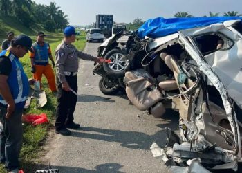 1 Tewas 7 Luka Luka Setelah Avanza Hantam Truk Kontainer di Tol Medan–Tebing Tinggi