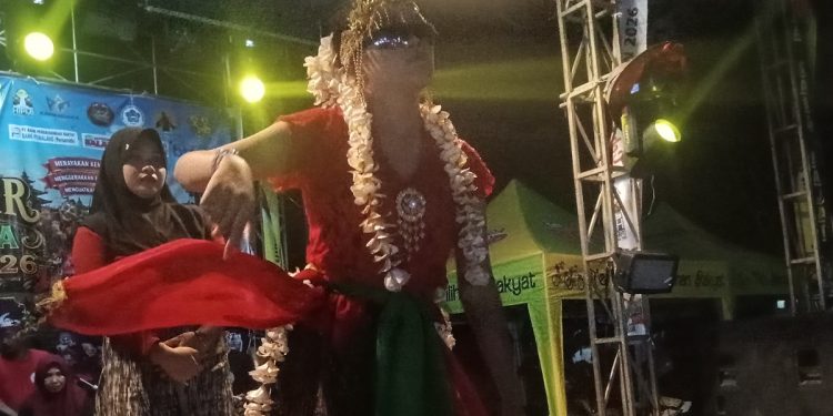Goyangan Sintren Ramaikan Gebyar Cahaya Kemerdekaan di Lapangan Mulyoharjo Pemalang