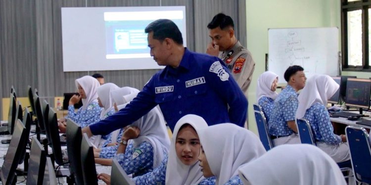 Cegah Dampak Negatif Teknologi Ratusan Siswa SMKN 1 Pemalang Ikuti Pelatihan AI Bersama Polres Pemalang
